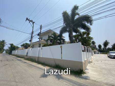 1,066 Sqm - Beautiful located only 150M to white beach/sea!