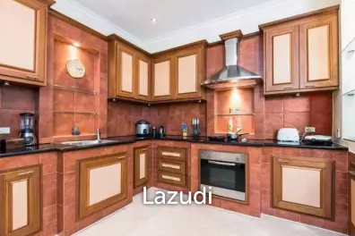 4 Beds 4 Baths 250 SQ.M Pool Villa in Pratumnak