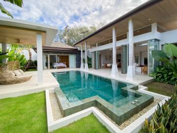 3 Bed 4 Bath 318 SQ.M Botanica Forestique