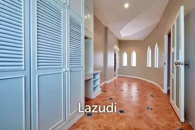 5 Beds 6 Baths Villa on 728 SQ.M in Pratumnak