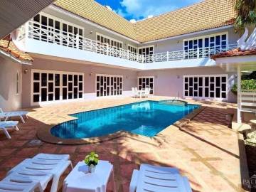 5 Beds 6 Baths Villa on 728 SQ.M in Pratumnak