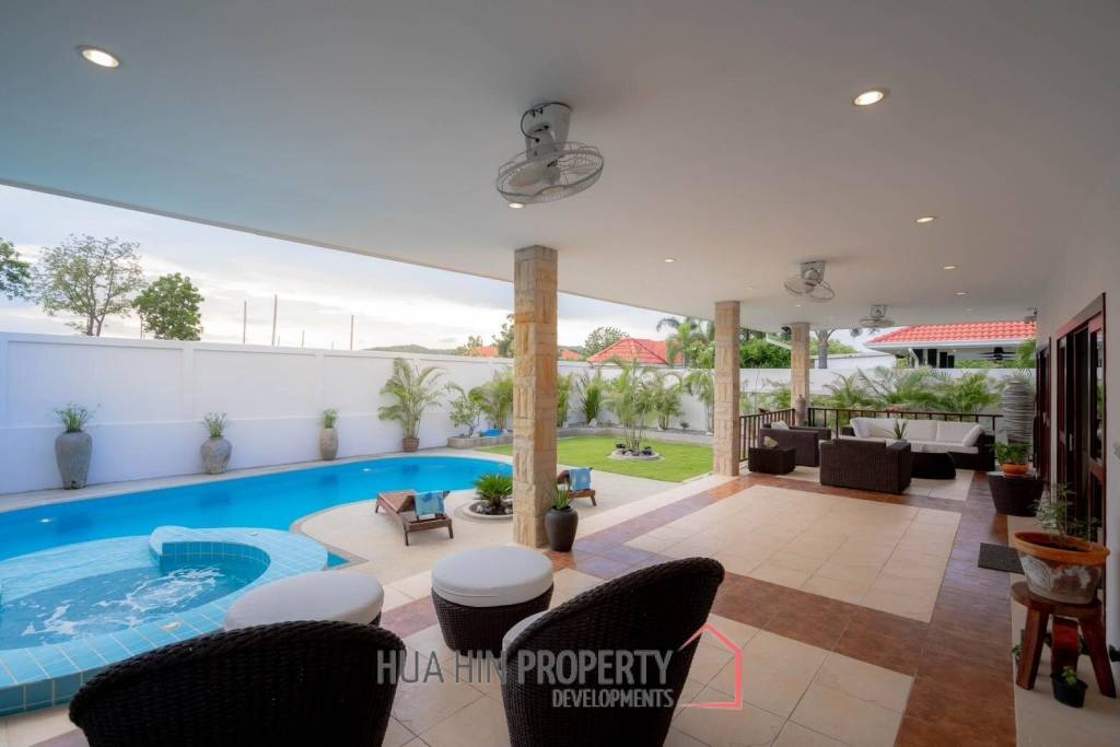 GOLF VILLAGE : 3 bed great value pool villa