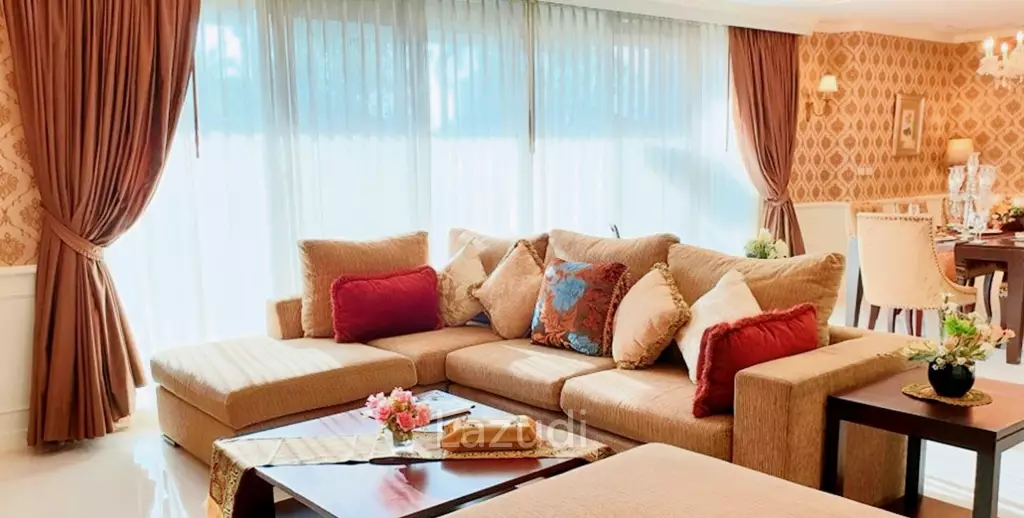4 Bed 4 Bath 650 SQ.M Piyathip Place