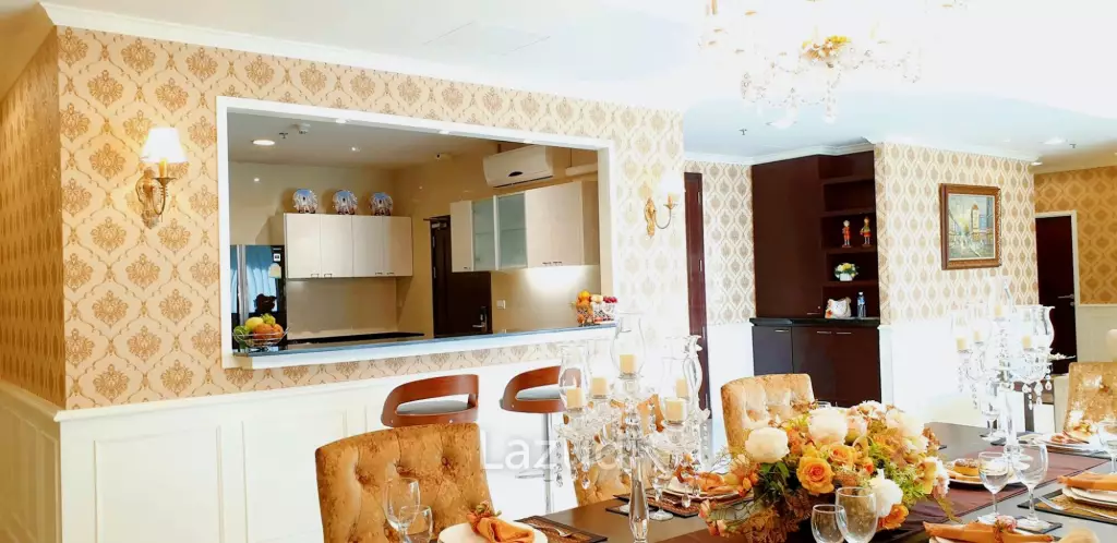 4 Bed 4 Bath 650 SQ.M Piyathip Place