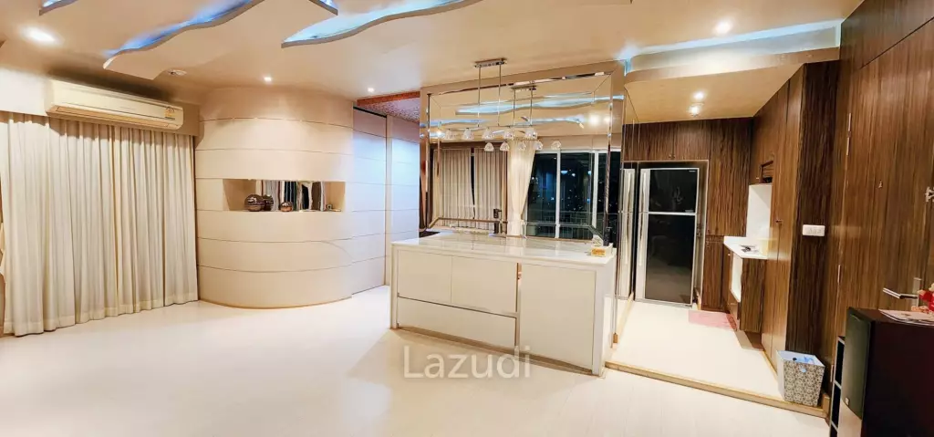 1 Bed 1 Bath 60 SQ.M Life @ Ratchada - Suthisan