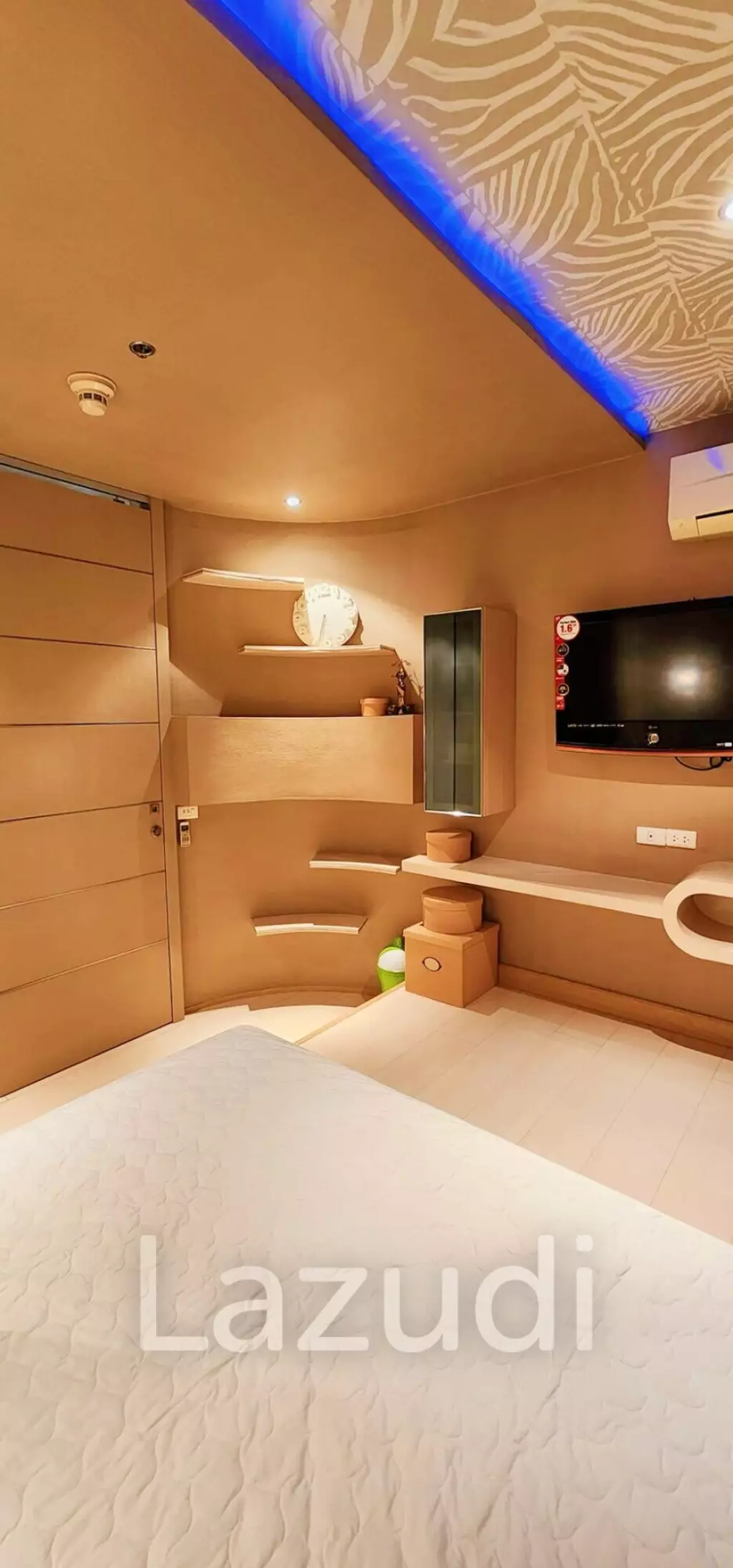 1 Bed 1 Bath 60 SQ.M Life @ Ratchada - Suthisan