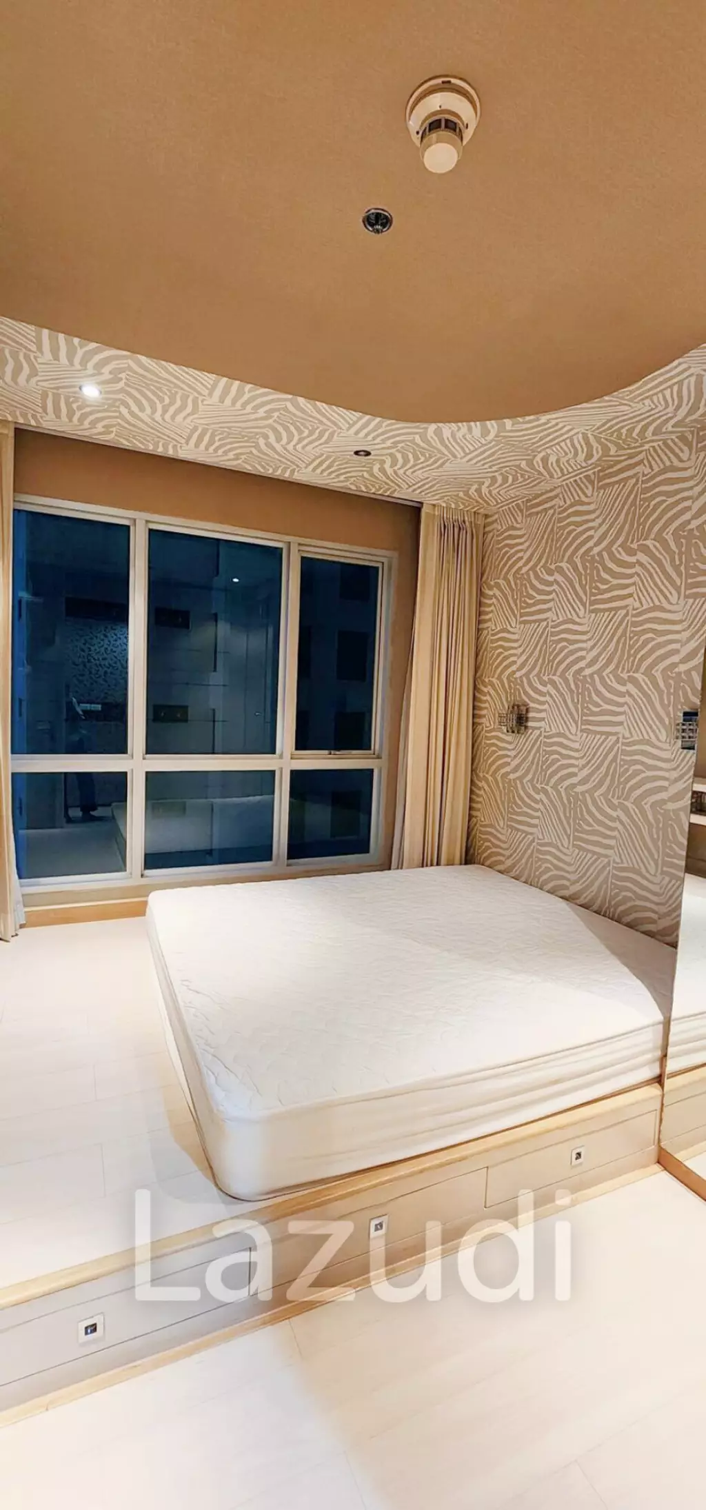 1 Bed 1 Bath 60 SQ.M Life @ Ratchada - Suthisan