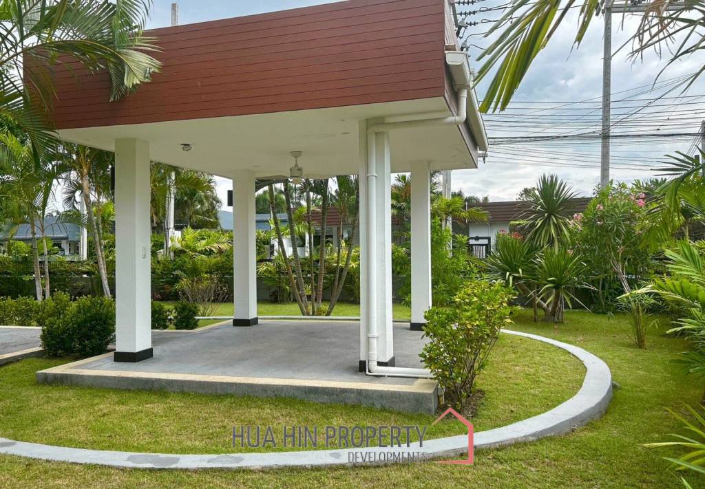 BLACK LOTUS : Quality 4 Bed Pool Villa