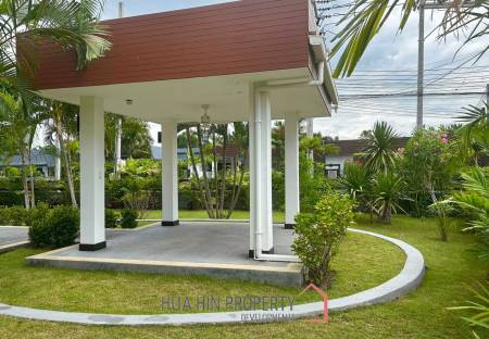 BLACK LOTUS : Quality 4 Bed Pool Villa