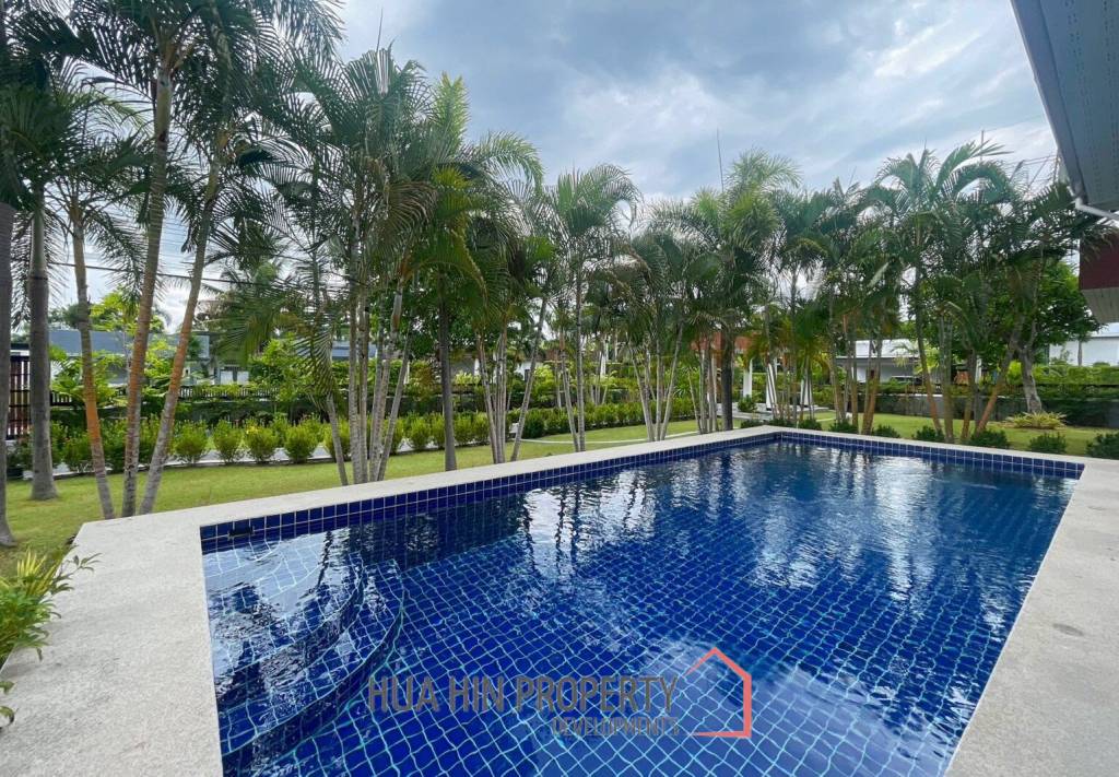 BLACK LOTUS : Quality 4 Bed Pool Villa