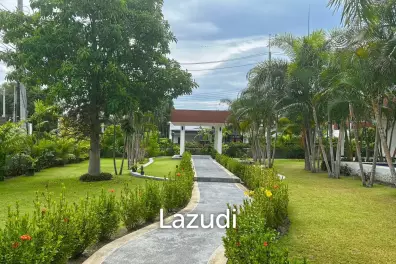 BLACK LOTUS : Quality 4 Bed Pool Villa