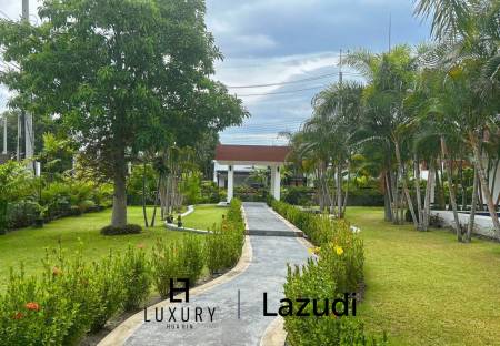 BLACK LOTUS : Quality 4 Bed Pool Villa