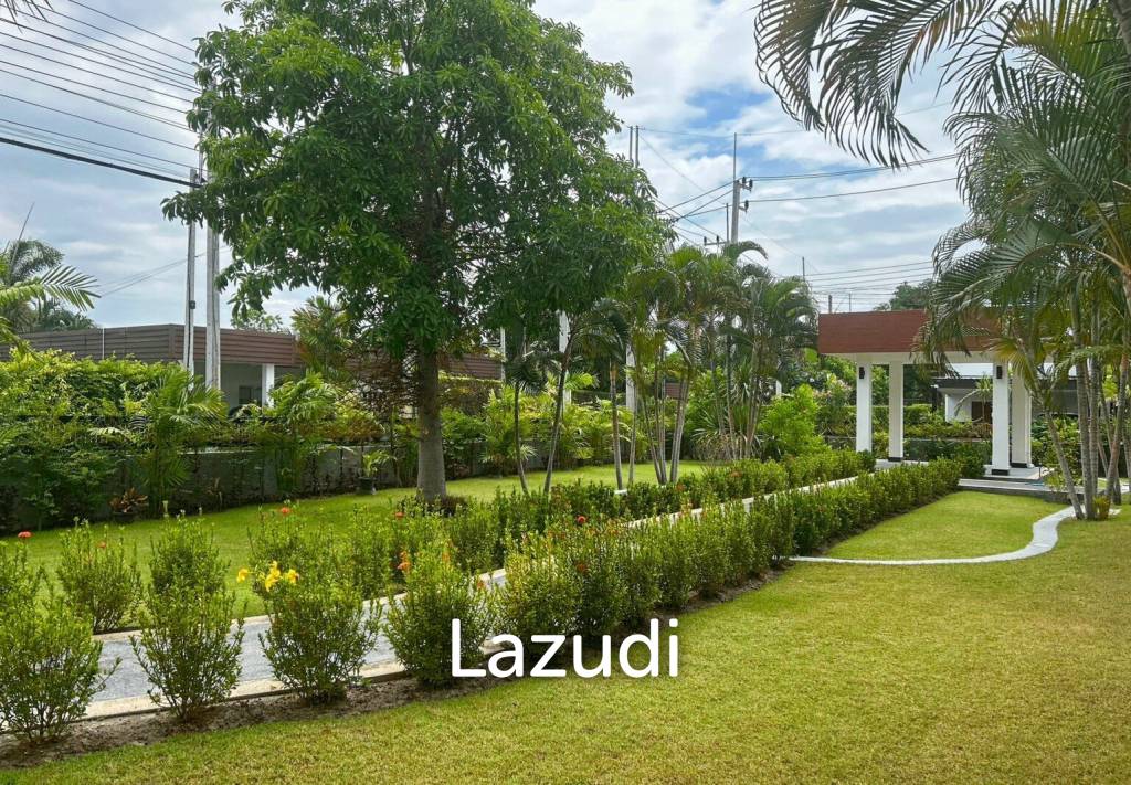 BLACK LOTUS : Quality 4 Bed Pool Villa