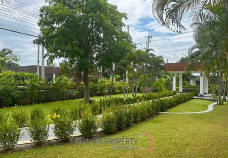 BLACK LOTUS : Quality 4 Bed Pool Villa