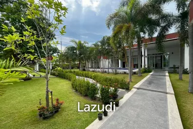 BLACK LOTUS : Quality 4 Bed Pool Villa