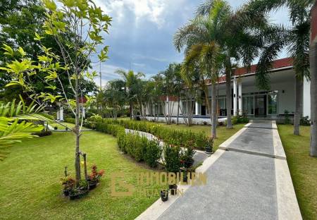 BLACK LOTUS : Quality 4 Bed Pool Villa