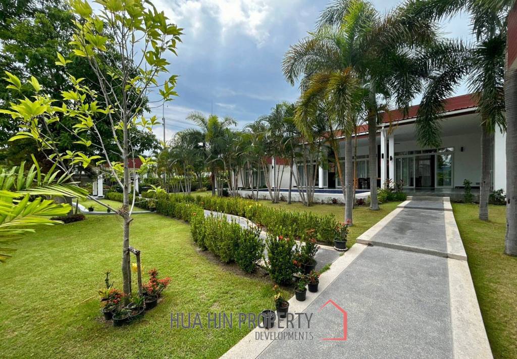 BLACK LOTUS : Quality 4 Bed Pool Villa