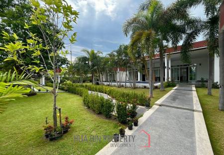 BLACK LOTUS : Quality 4 Bed Pool Villa