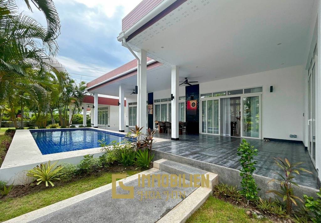 BLACK LOTUS : Quality 4 Bed Pool Villa