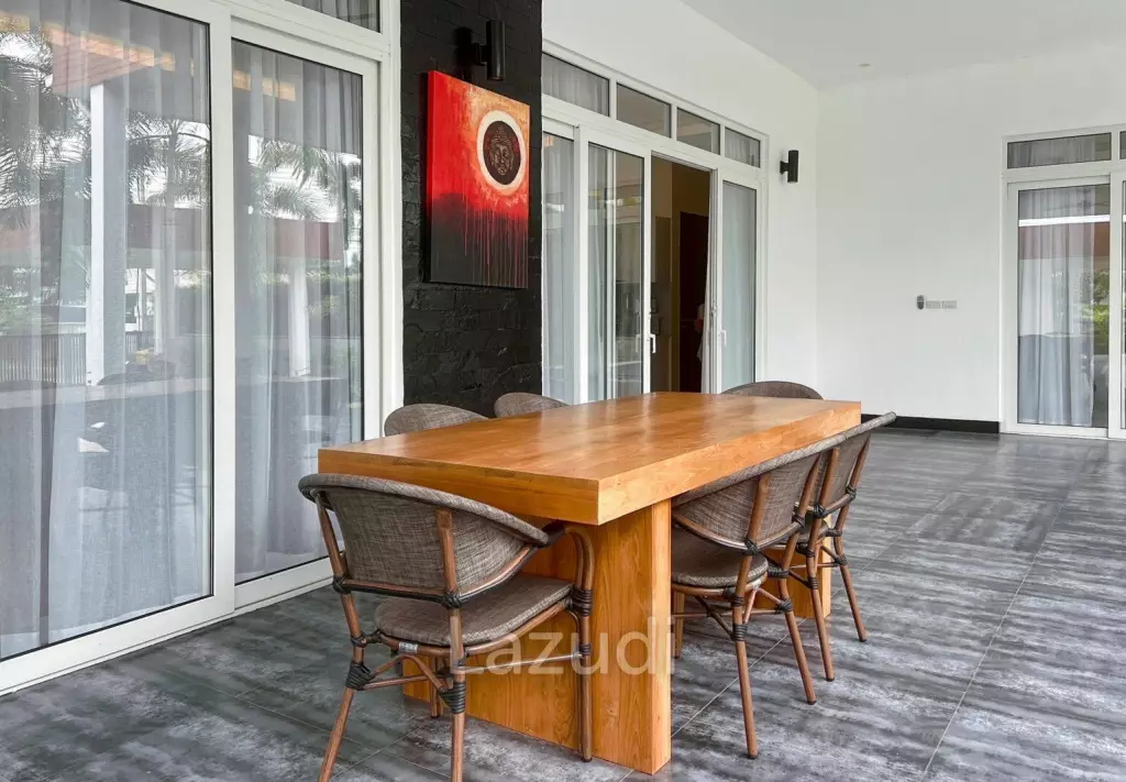 BLACK LOTUS : Quality 4 Bed Pool Villa