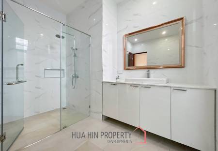 BLACK LOTUS : Quality 4 Bed Pool Villa