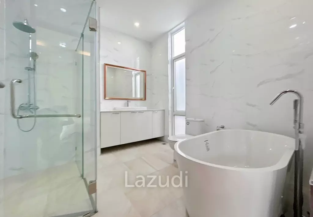 BLACK LOTUS : Quality 4 Bed Pool Villa