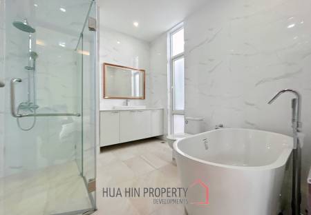 BLACK LOTUS : Quality 4 Bed Pool Villa