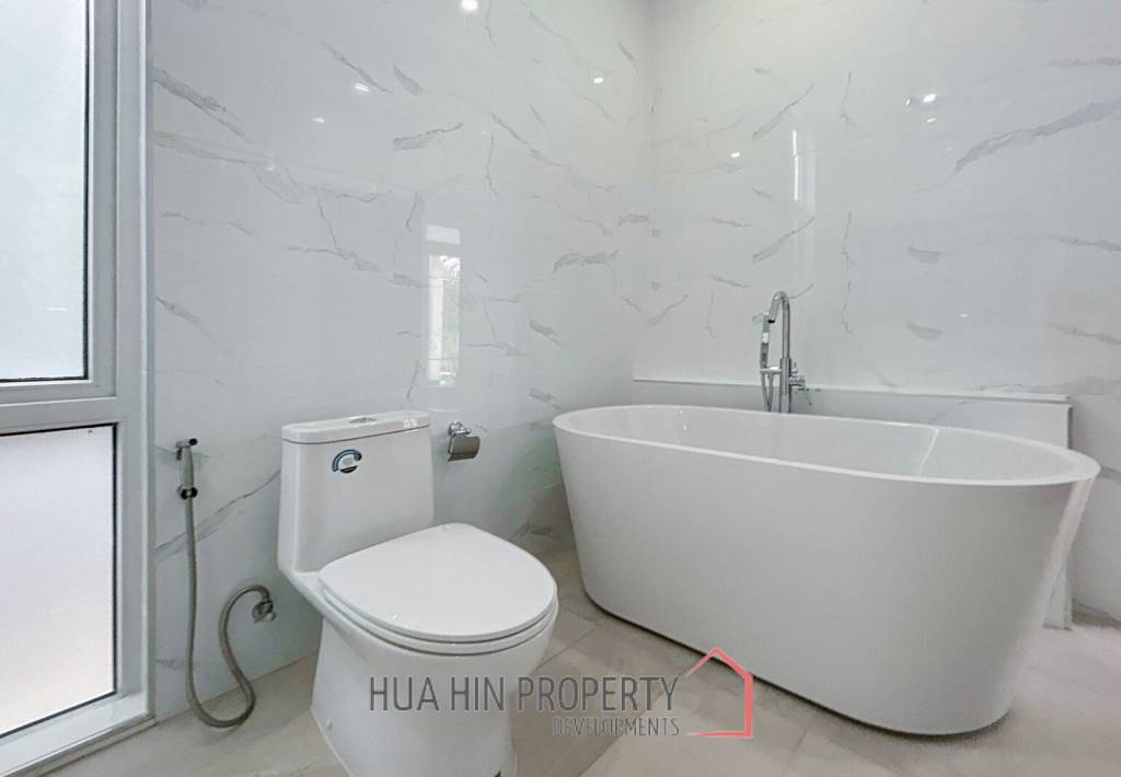 BLACK LOTUS : Quality 4 Bed Pool Villa