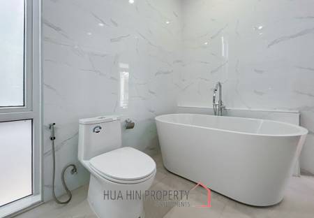 BLACK LOTUS : Quality 4 Bed Pool Villa