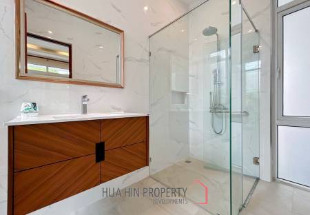 BLACK LOTUS : Quality 4 Bed Pool Villa