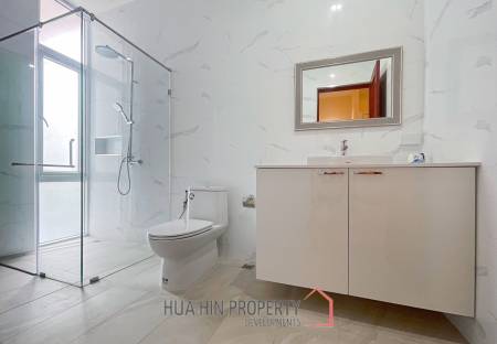 BLACK LOTUS : Quality 4 Bed Pool Villa