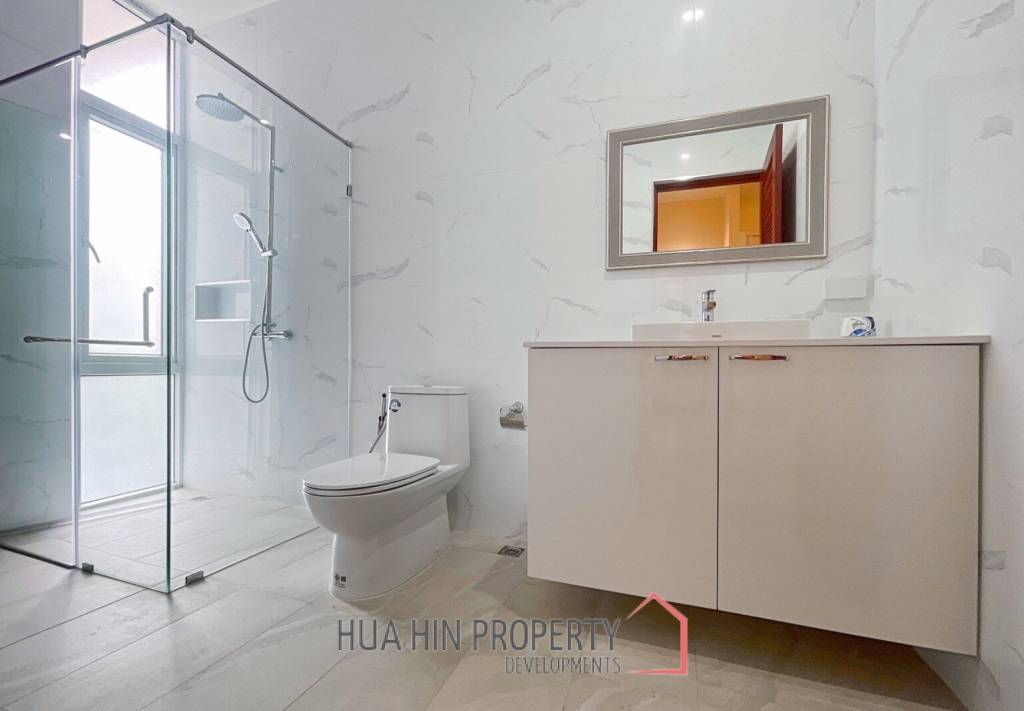 BLACK LOTUS : Quality 4 Bed Pool Villa