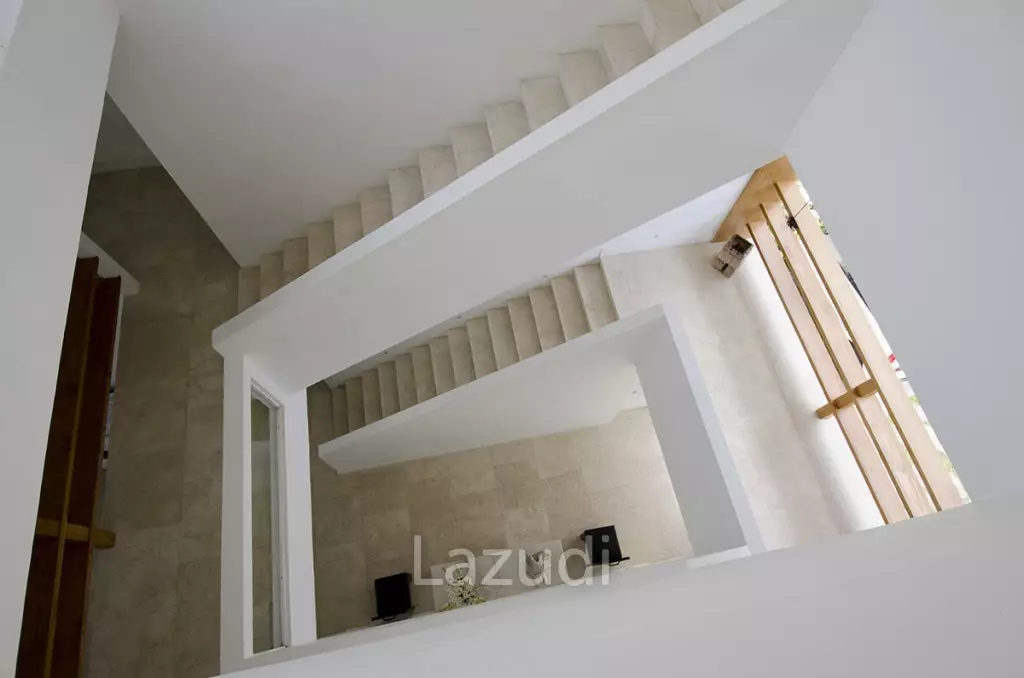 Mediterranean villa walking distance to Pererenan Beach