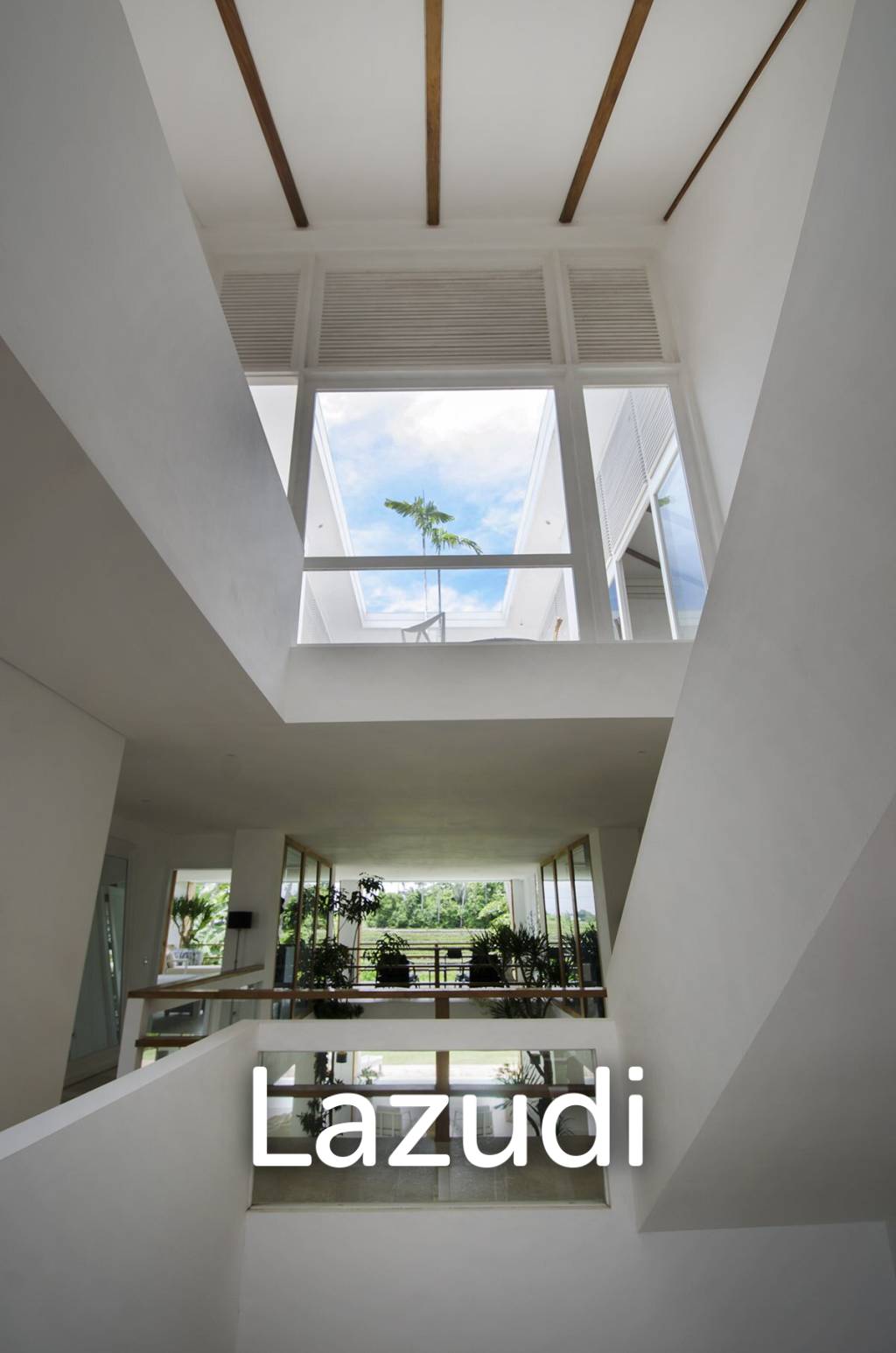 Mediterranean villa walking distance to Pererenan Beach