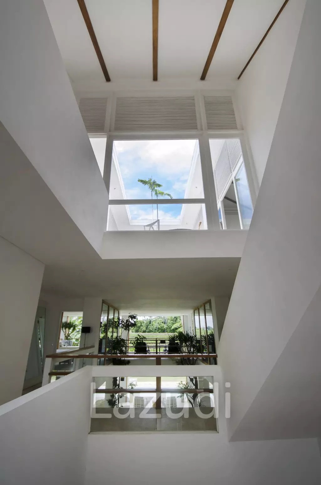 Mediterranean villa walking distance to Pererenan Beach