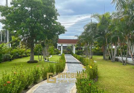 Black Lotus : Quality 4 Bed Pool Villa