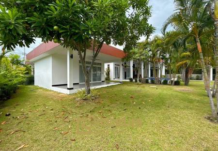 Black Lotus : Quality 4 Bed Pool Villa