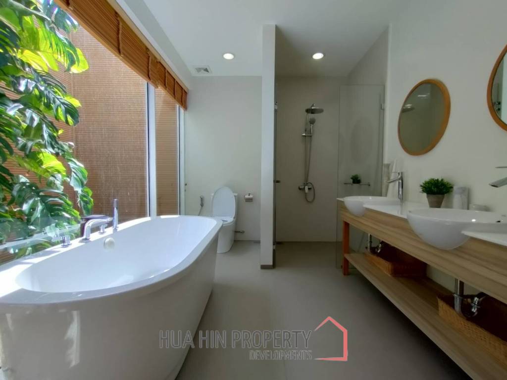 3 Bedroom Pool Villa on Beachfront Housing Development in Paknampran