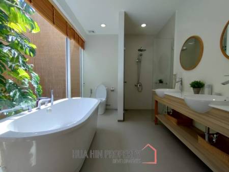 3 Bedroom Pool Villa on Beachfront Housing Development in Paknampran