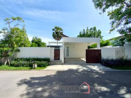 3 Bedroom Pool Villa on Beachfront Housing Development in Paknampran