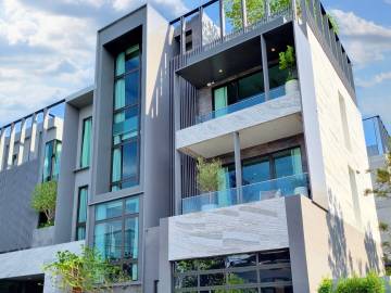 4 Bed 7 Bath 846 SQ.M Ninety-Five East One