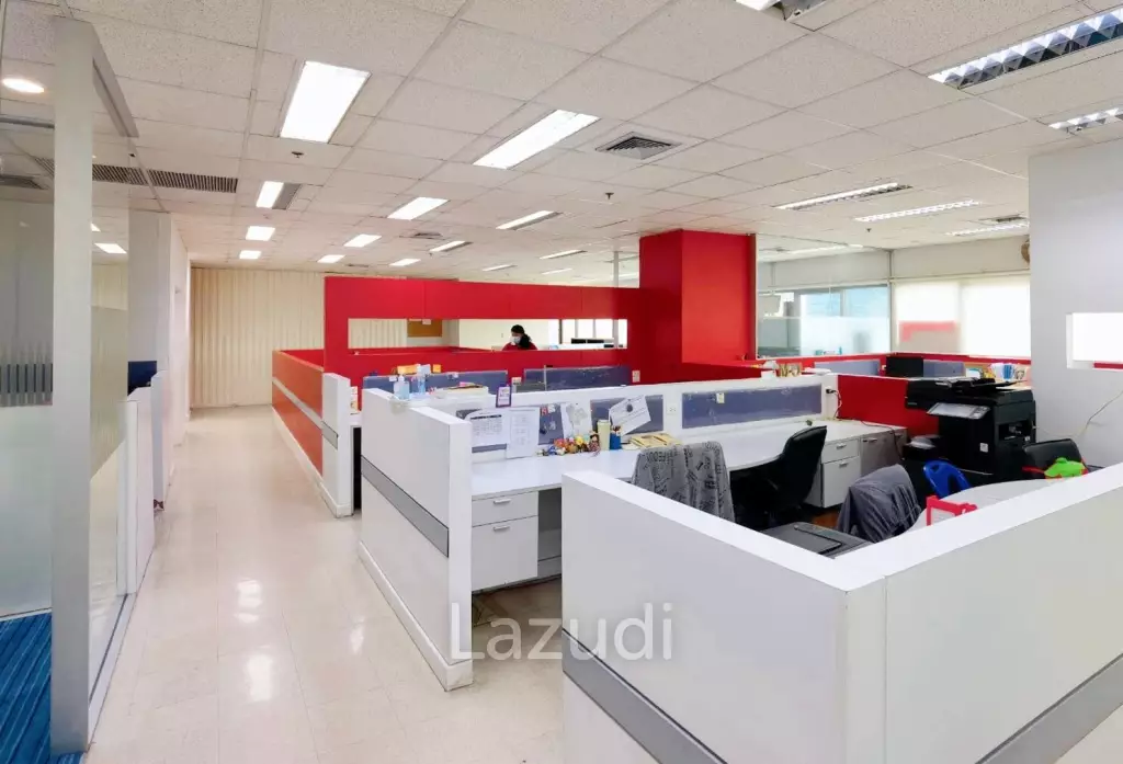 Office at Sorachai Ekkamai Building
