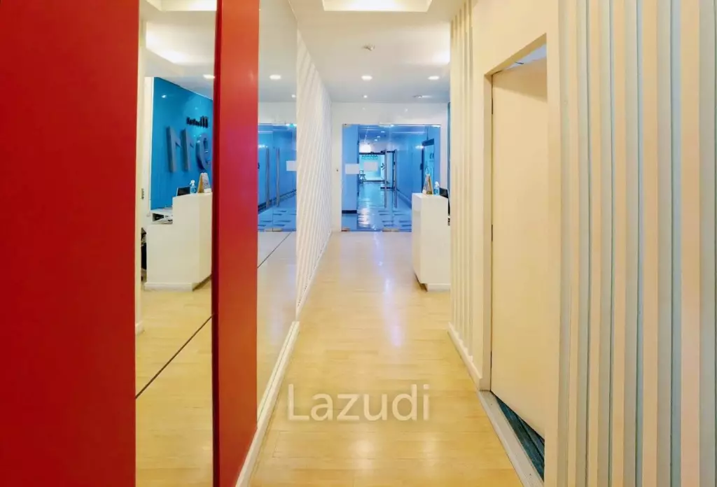 Office at Sorachai Ekkamai Building