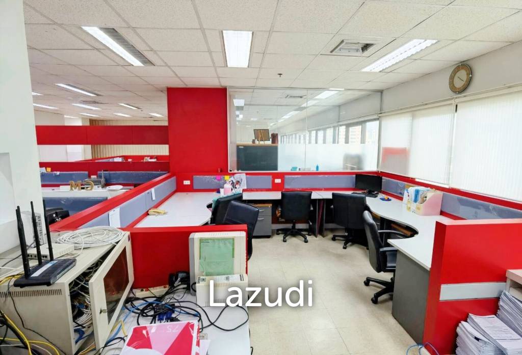 Office at Sorachai Ekkamai Building