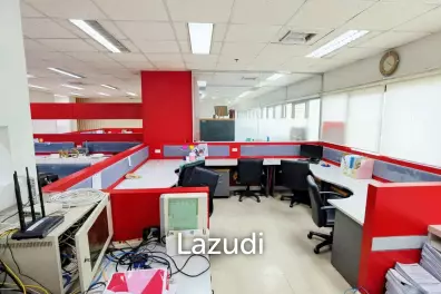 Office at Sorachai Ekkamai Building