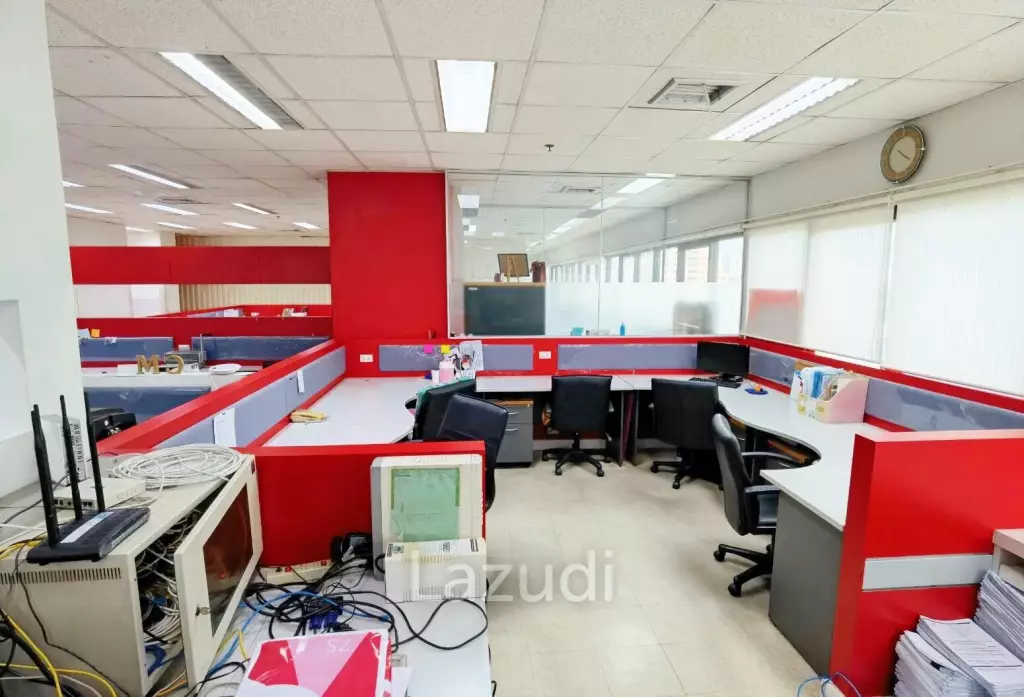 Office at Sorachai Ekkamai Building