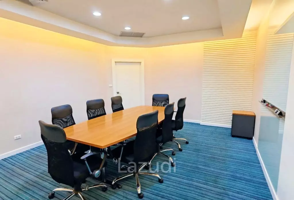Office at Sorachai Ekkamai Building