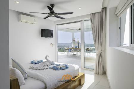 Villa in Chaweng Hills: Panoramic Sea Views, 5-Bedrooms