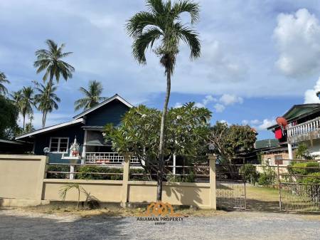 Thai House with Land in Fisherman Village