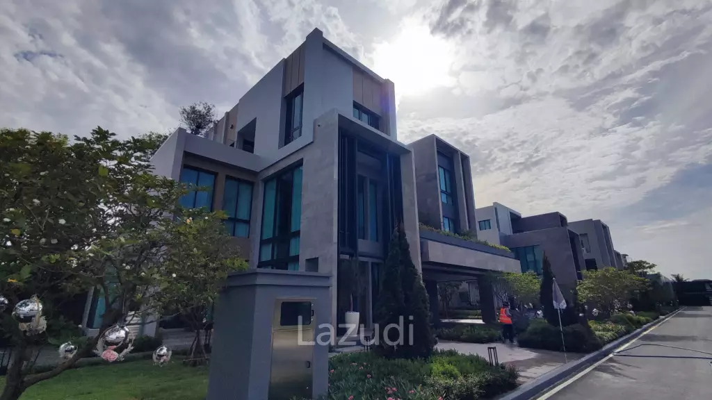 5 Bed 6 Bath 776 SQ.M Grand Bangkok Boulevard Rama 9 – Krungthep Kreetha